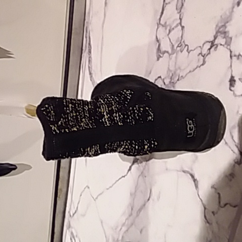 Ugg boots Size 8 Black suede with gold flecks and knit top - Picture 2 of 7